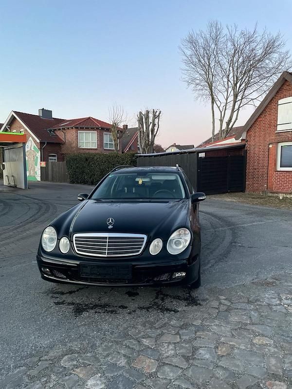 Gebraucht Mercedes E220 150 PS (110 kW) 2004 Schwarz Kombi