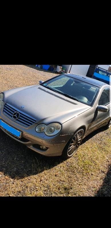 Silber Gebraucht 2006 Mercedes CLK200 Coupé | 1.500 € - Bild 1/4