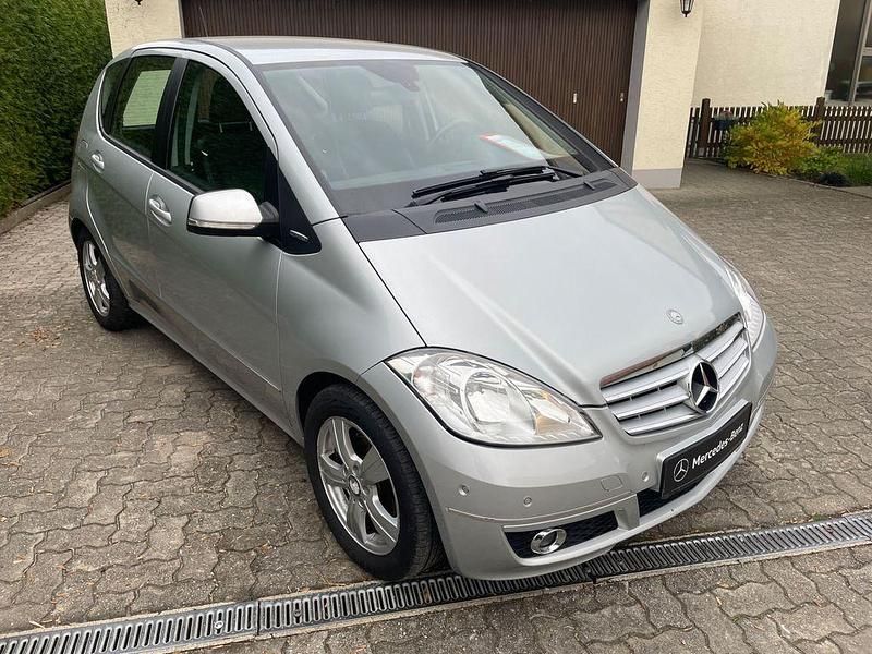 Silber Gebraucht 2010 Mercedes A180 Avantgarde Limousine | 6.900 € (Etwas zu teuer) - Bild 1/4