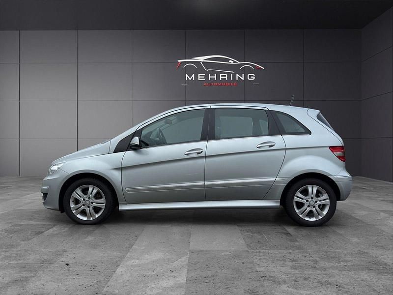Gebraucht Mercedes B180 116 PS (85 kW) 2011 Silber Van / Kleinbus