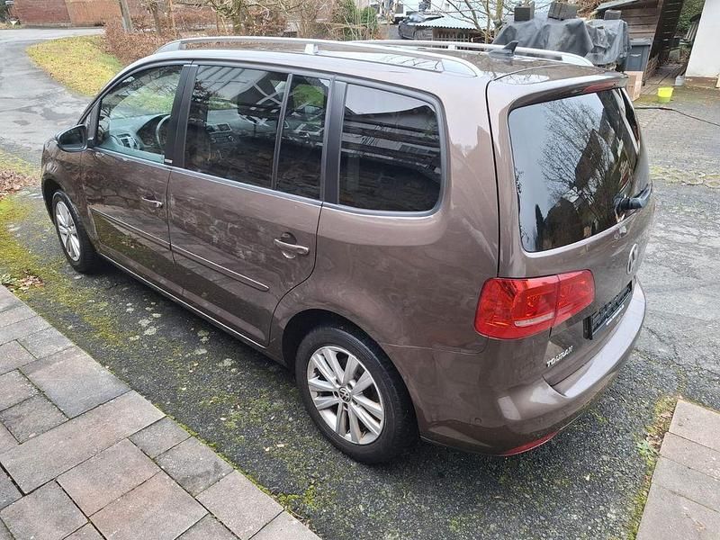 Gebraucht VW Touran Style 140 PS (102 kW) 2012 Braun Van / Kleinbus