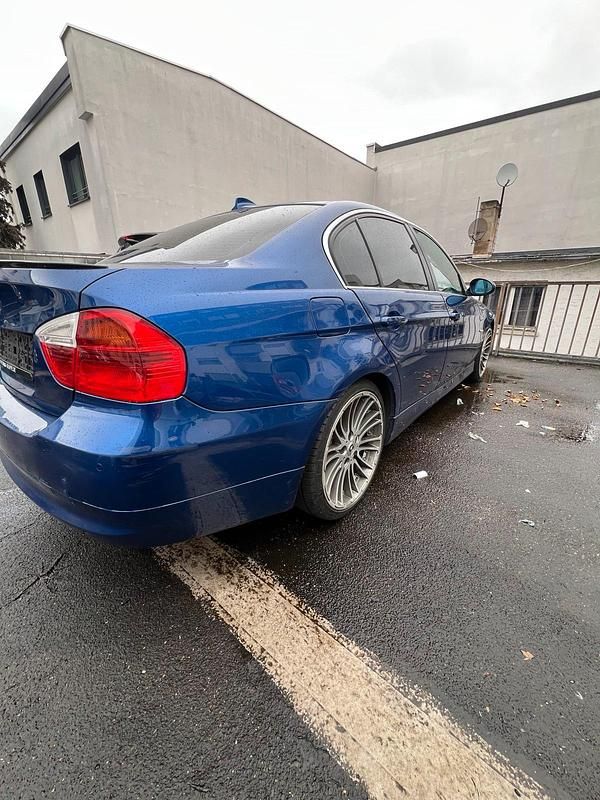 Gebraucht BMW 325 218 PS (160 kW) 2007 Blau Limousine