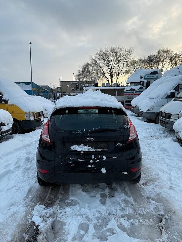 Schwarz Gebraucht 2013 Ford Fiesta Limousine | 2.960 € (Guter Preis) - Bild 1/4