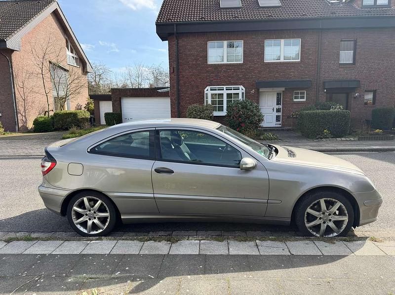 Gebraucht Mercedes CLC180 143 PS (105 kW) 2008 Beige Coupé