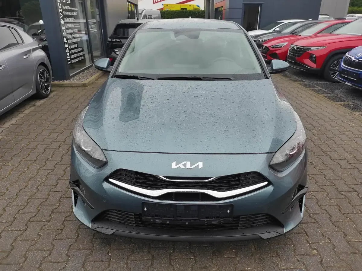 Neu Kia Ceed 140 PS (102 kW) 2025 Blau b3l Kleinwagen