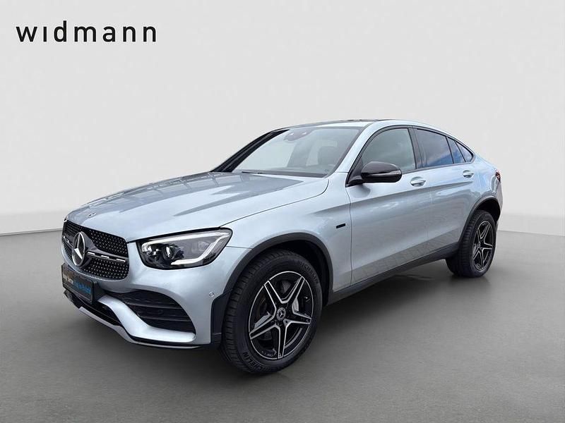Metalliclack hightechsilber Gebraucht 2021 Mercedes GLC300e AMG Coupé | 45.850 € (Fairer Preis) - Bild 1/4