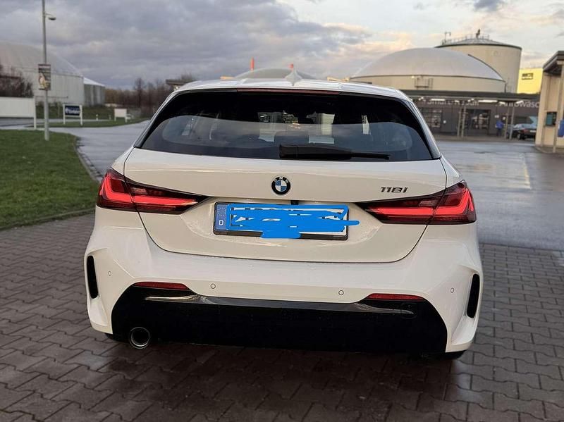 Weiß Gebraucht 2022 BMW 118 M Sport Kleinwagen | 25.000 € (Fairer Preis) - Bild 1/4