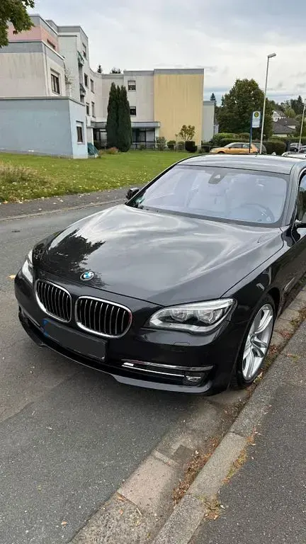 Gebraucht BMW 750L Efficient Dynamics 449 PS (330 kW) 2013 Grau Limousine