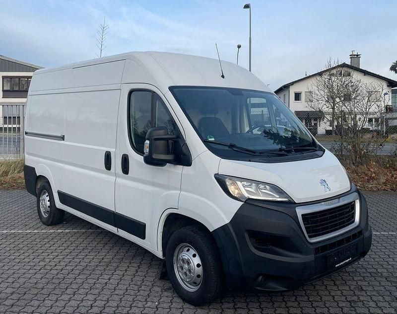 Weiß Gebraucht 2020 Peugeot Boxer Van | 20.980 € (Etwas zu teuer) - Bild 1/4