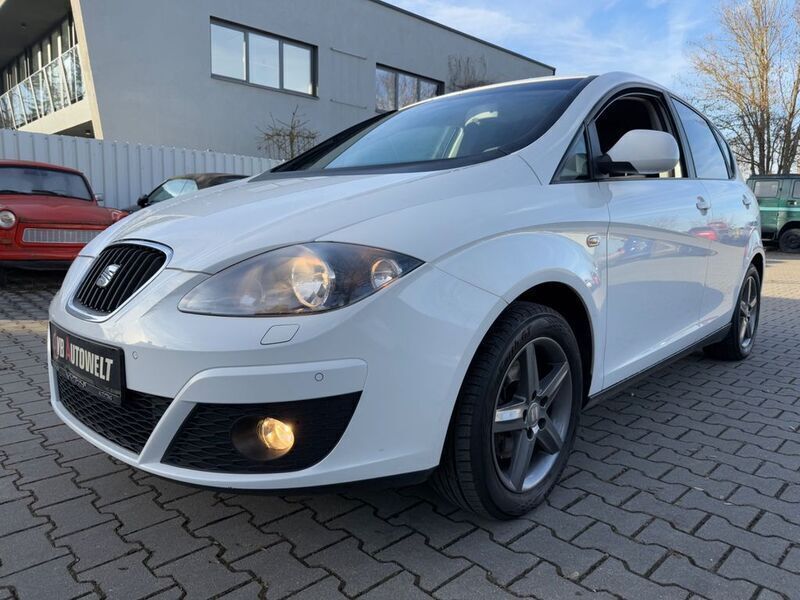Weiß Gebraucht 2015 Seat Altea 4You Van / Kleinbus | 7.990 € (Etwas zu teuer) - Bild 1/4