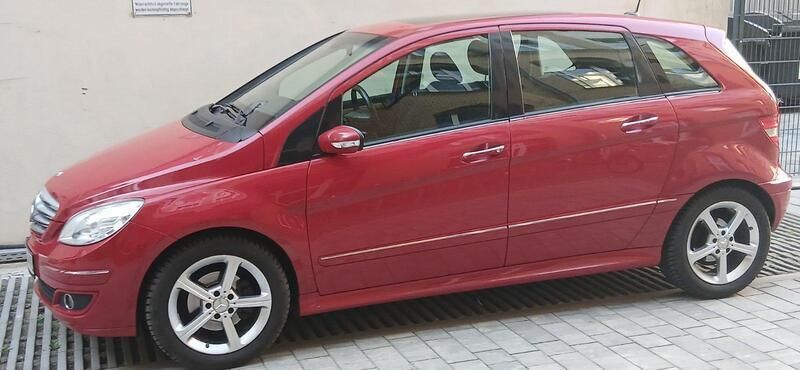 Rot Gebraucht 2006 Mercedes B200 Van / Kleinbus | 4.800 € (Etwas zu teuer) - Bild 1/4