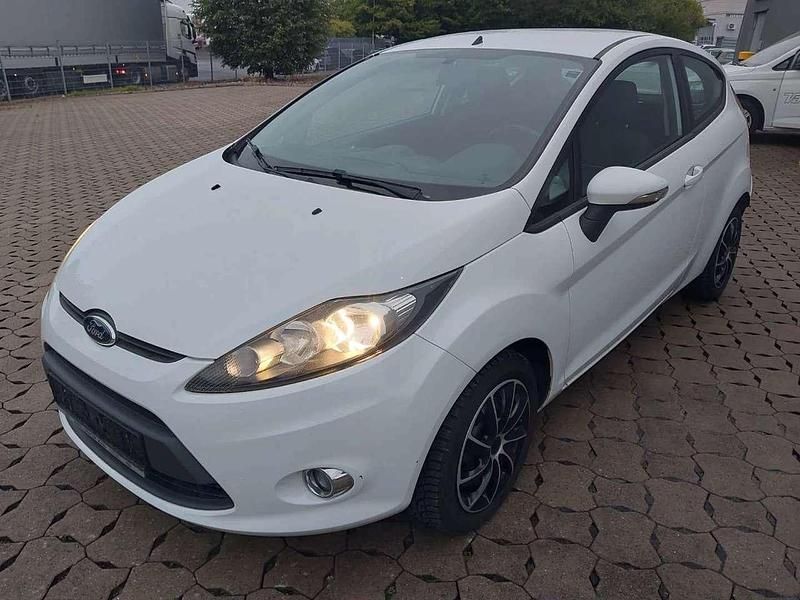 Polarweiss Gebraucht 2011 Ford Fiesta Trend Kleinwagen | 3.599 € (Fairer Preis) - Bild 1/4