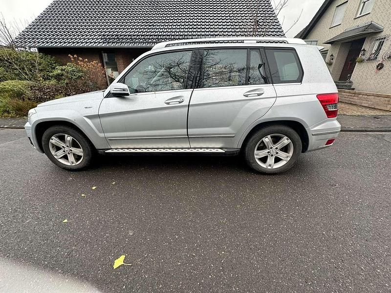 Silber Gebraucht 2009 Mercedes GLK220 SUV | 13.900 € (Fairer Preis) - Bild 1/4