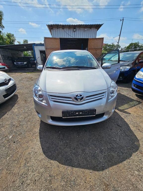 Silber Gebraucht 2011 Toyota Auris Life+ Limousine | 7.499 € (Fairer Preis) - Bild 1/4