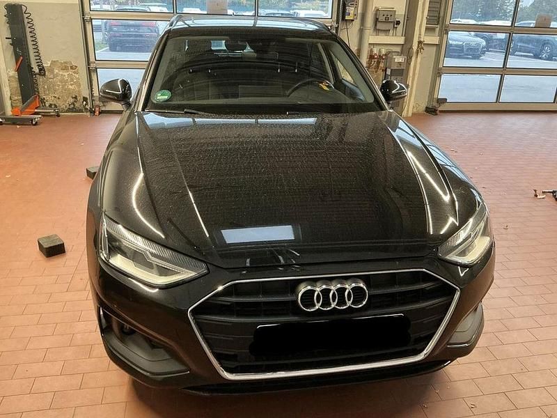 Gebraucht Audi A4 Basis 163 PS (119 kW) 2021 Mythosschwarz Kombi