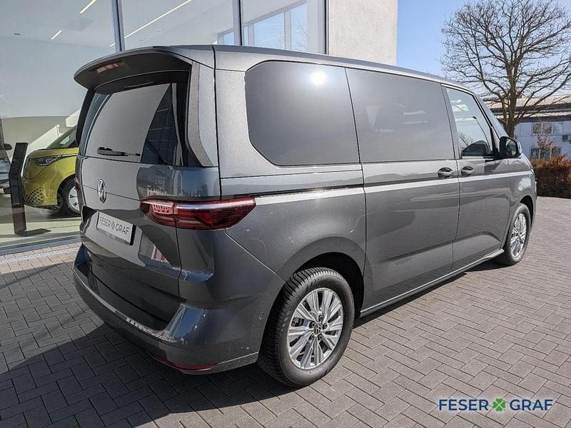 Second-hand VW Multivan Life 150 CP (110 kW) 2024 Gri Monovolum