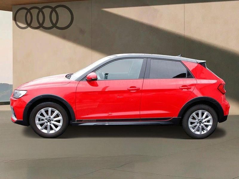 Gebraucht Audi A1 Basis 110 PS (80 kW) 2022 Rot SUV