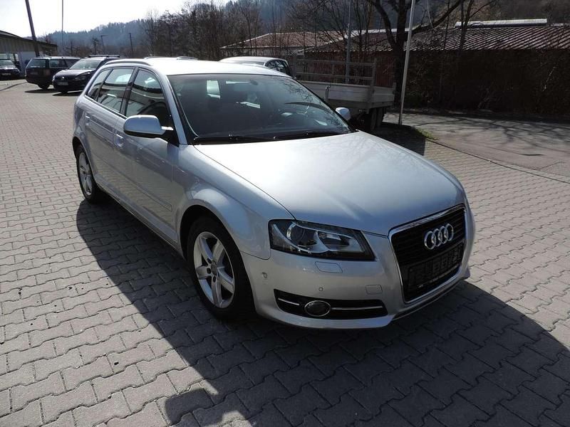 Gebraucht Audi A3 Sportback Ambiente 105 PS (77 kW) 2012 Eissilber metallic Kleinwagen