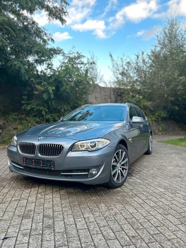 Grau Gebraucht 2013 BMW 530 Kombi | 9.000 € (Superpreis) - Bild 1/4