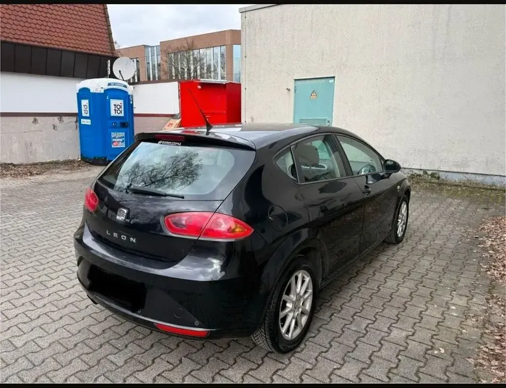 Second-hand Seat Leon Style 125 CP (91 kW) 2011 Negru Hatchback