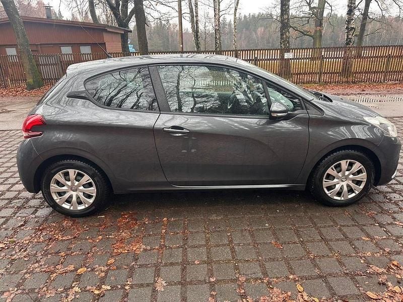 Gebraucht Peugeot 208 Allure 110 PS (80 kW) 2015 Grau Kleinwagen