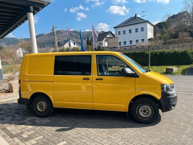 Second-hand VW Transporter 84 CP (61 kW) 2013 Galben Van