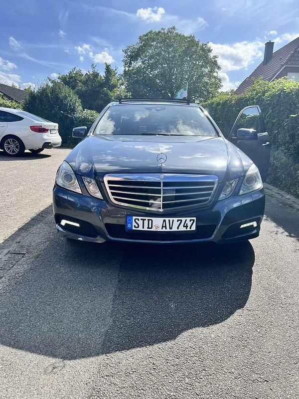 Gebraucht 2009 Mercedes E250 Avantgarde Limousine | 10.800 € (Teuer) - Bild 1/4
