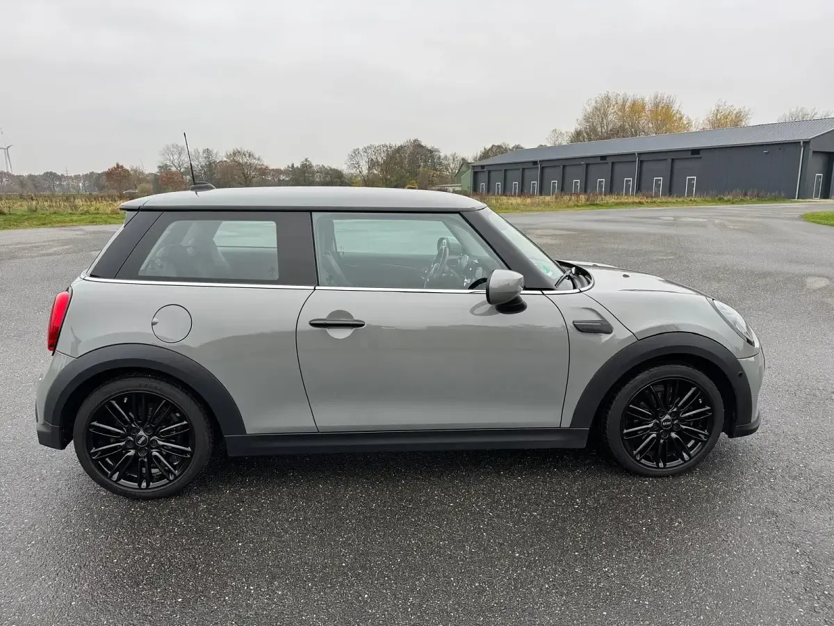 Gebraucht Mini Cooper Hatch 136 PS (100 kW) 2021 Grau Kleinwagen