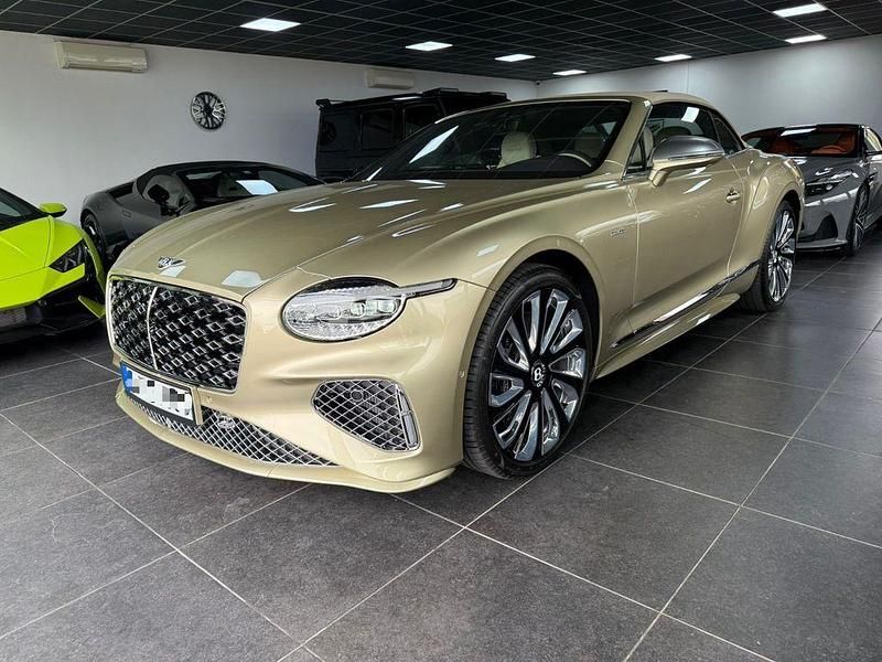 Neu Bentley Continental Mulliner 600 PS (441 kW) 2025 Gold Limousine