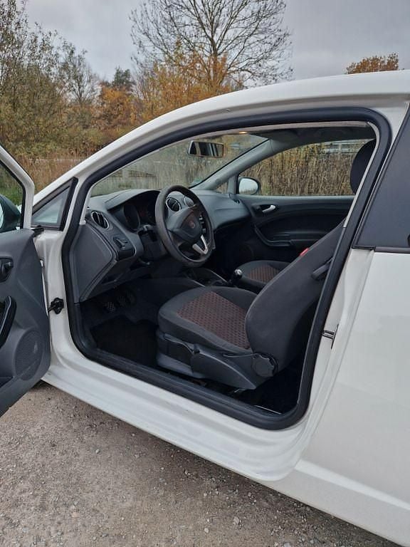 Gebraucht Seat Ibiza SC 60 PS (44 kW) 2010 Weiß Kleinwagen