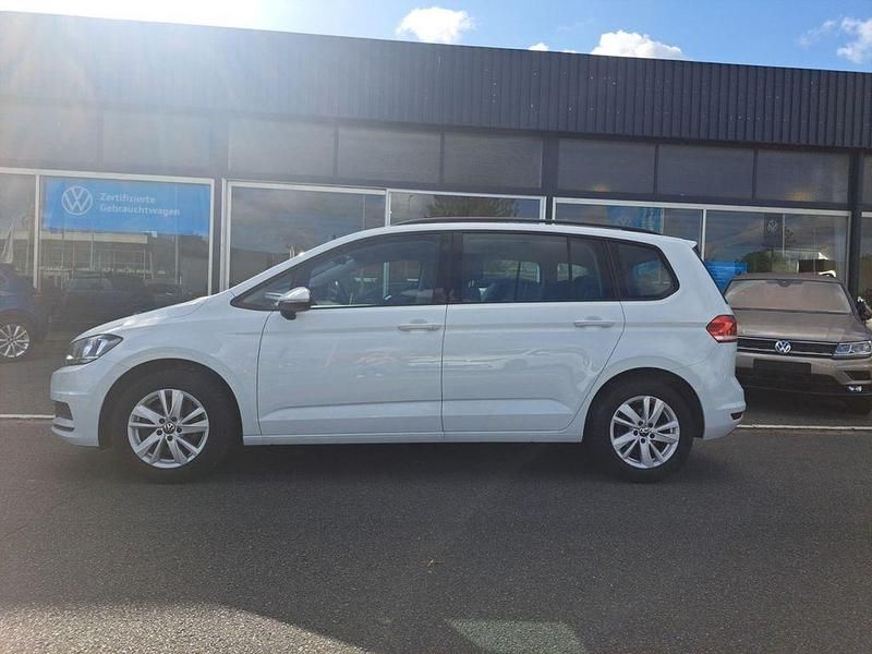 Gebraucht VW Touran Comfortline 150 PS (110 kW) 2022 Weiß Van / Kleinbus