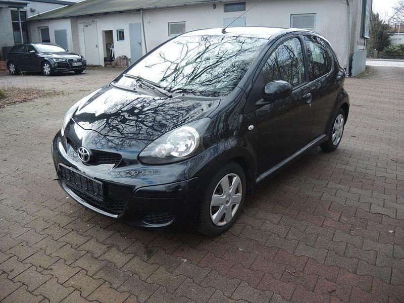 Gebraucht Toyota Aygo 68 PS (50 kW) 2010 Schwarz Kleinwagen