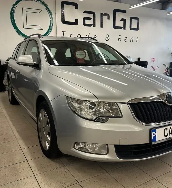 Gebraucht Skoda Superb 140 PS (102 kW) 2010 Silber Kombi