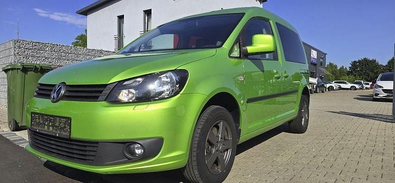 Grün Gebraucht 2015 VW Caddy Trendline Van / Kleinbus | 8.690 € (Fairer Preis) - Bild 1/4