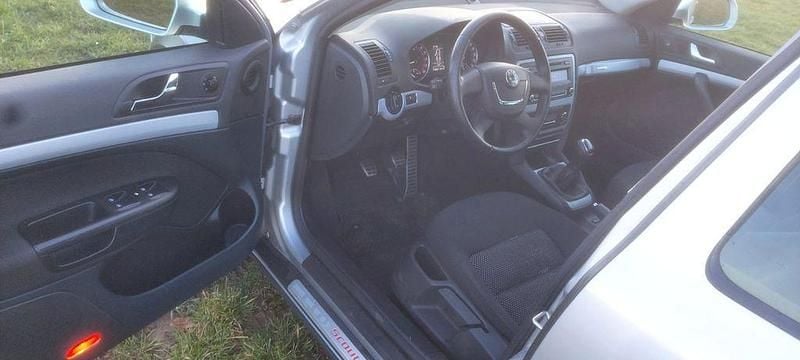 Gebraucht Skoda Octavia 140 PS (102 kW) 2011 Silber Kombi