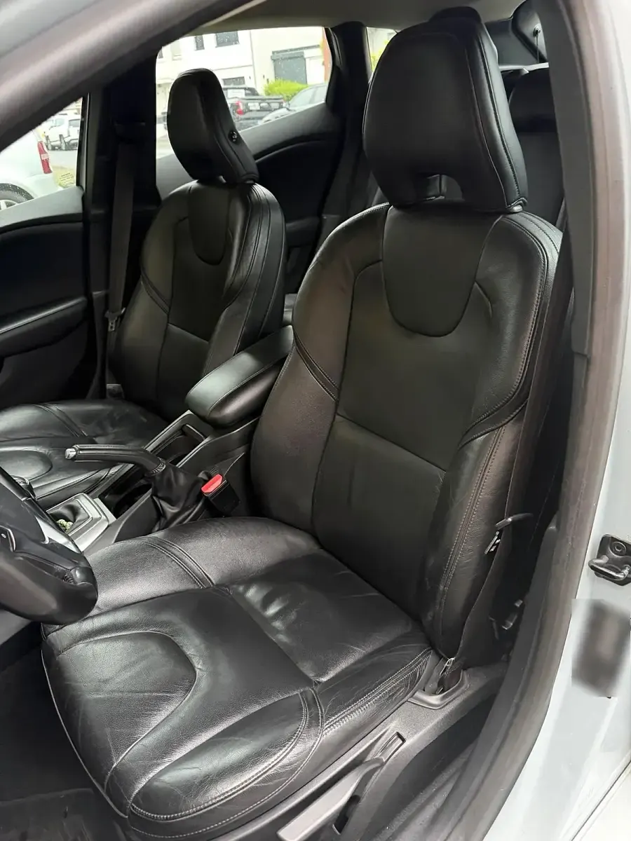Gebraucht Volvo V40 Summum 114 PS (83 kW) 2012 Blau Kleinwagen