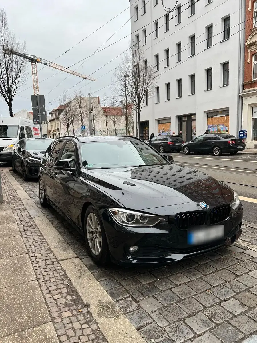 Gebraucht BMW 318 143 PS (105 kW) 2013 Schwarz Kombi
