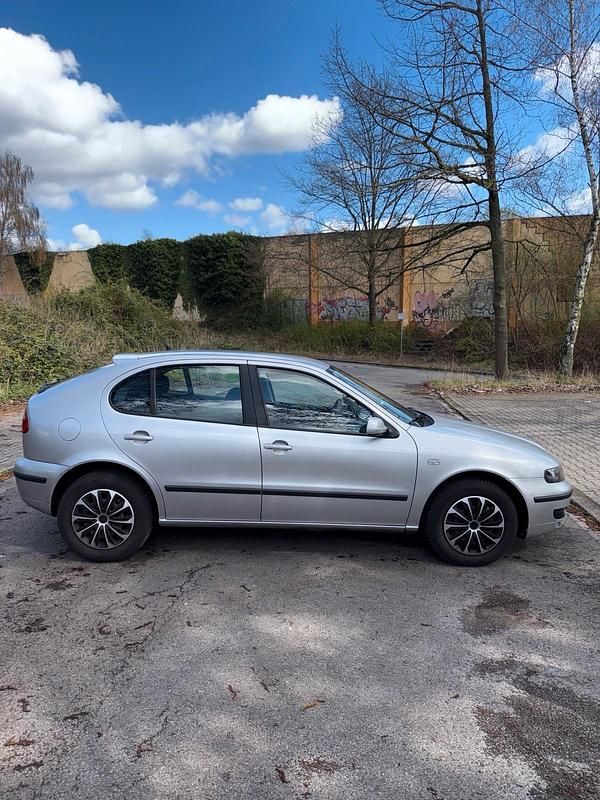 Second-hand Seat Leon 101 CP (74 kW) 2003 Argintiu Hatchback