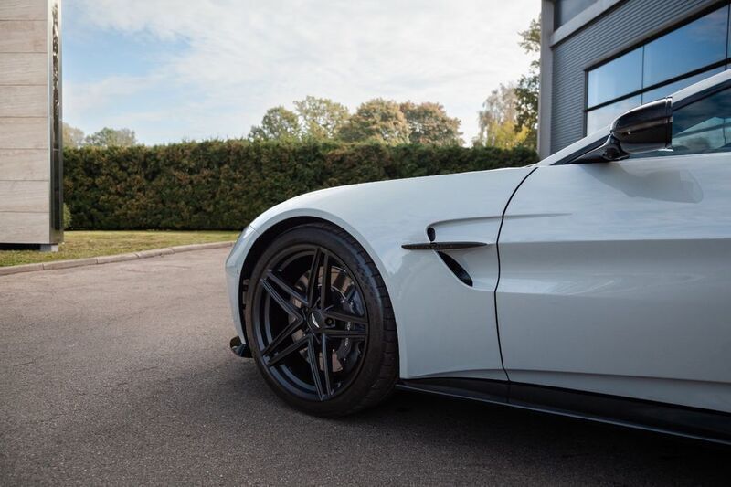 Gebraucht Aston Martin Vantage 666 PS (489 kW) 2024 Grau Coupé
