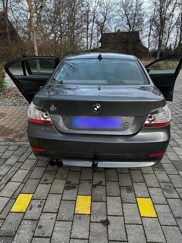 Gebraucht BMW 525 218 PS (160 kW) 2005 Grau Limousine