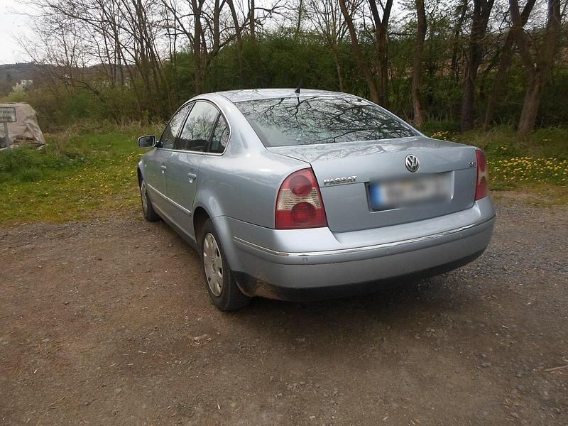Gebraucht VW Passat 131 PS (96 kW) 2002 Blau Limousine