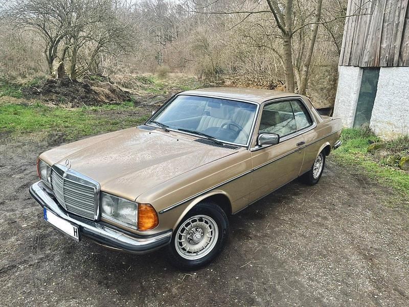 Gebraucht Mercedes 230 136 PS (100 kW) 1983 Coupé