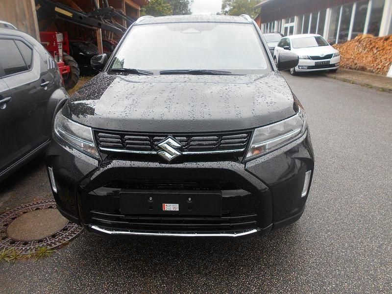 Schwarz Neu 2025 Suzuki Vitara Comfort+ SUV | 26.300 € (Superpreis) - Bild 1/4