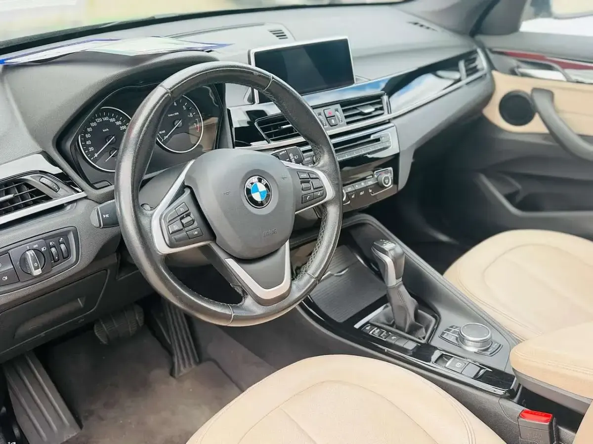 Gebraucht BMW X1 xLine 136 PS (100 kW) 2016 Black sapphire metallic SUV