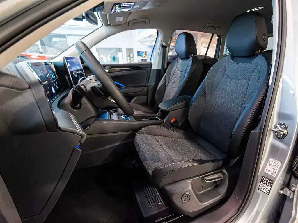 Neu VW Tiguan Life 150 PS (110 kW) 2026 Silber SUV