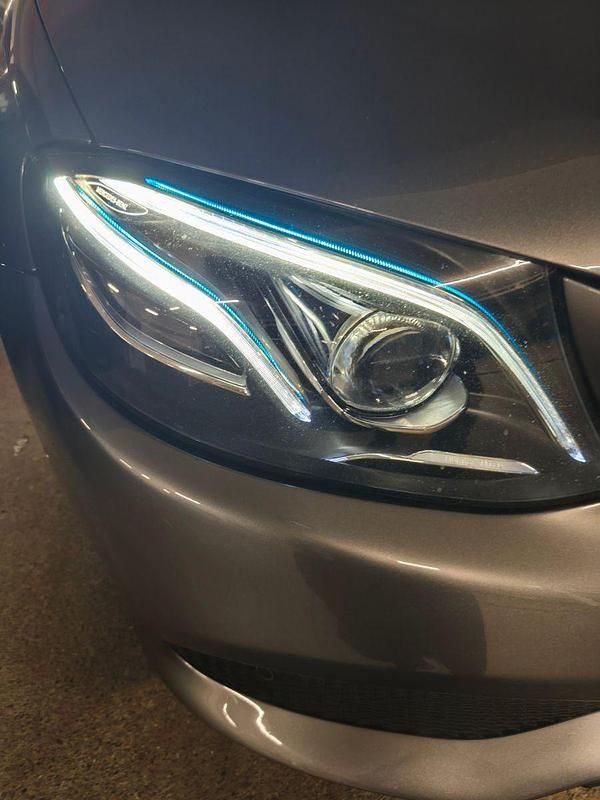 Gebraucht Mercedes E220 Avantgarde 194 PS (142 kW) 2017 Grau Kombi