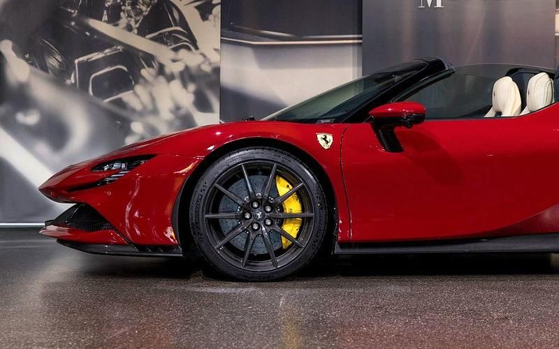 Gebraucht Ferrari SF90 1001 PS (736 kW) 2024 Rot Cabrio