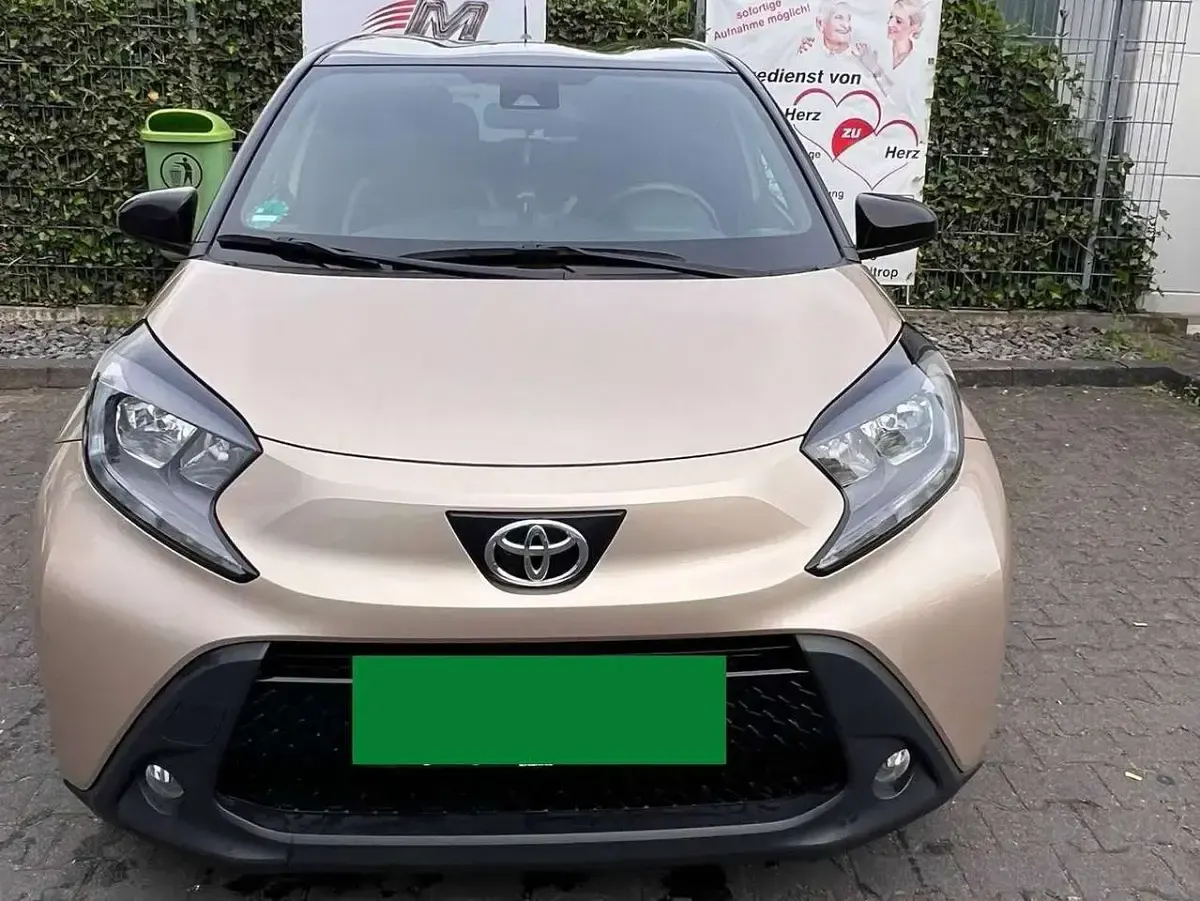 Gebraucht Toyota Aygo X Pulse 72 PS (52 kW) 2022 Beige SUV