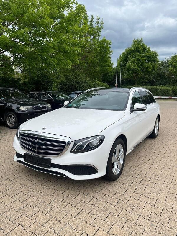 Weiß Gebraucht 2017 Mercedes E220 Kombi | 24.300 € (Fairer Preis) - Bild 1/4