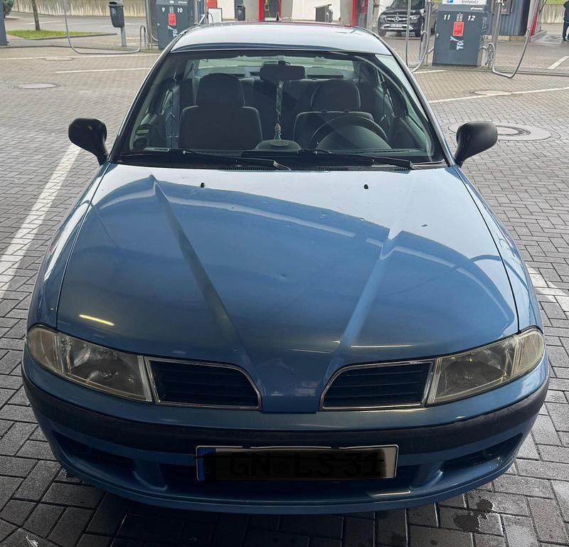 Blau Gebraucht 1999 Mitsubishi Carisma Comfort Edition Limousine | 1.290 € (Fairer Preis) - Bild 1/4